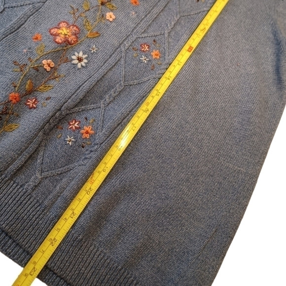 Alfred Dunner Embroidered Beaded Floral Short Sleeve Pastel Blue Collar Shirt - Picture 8 of 10